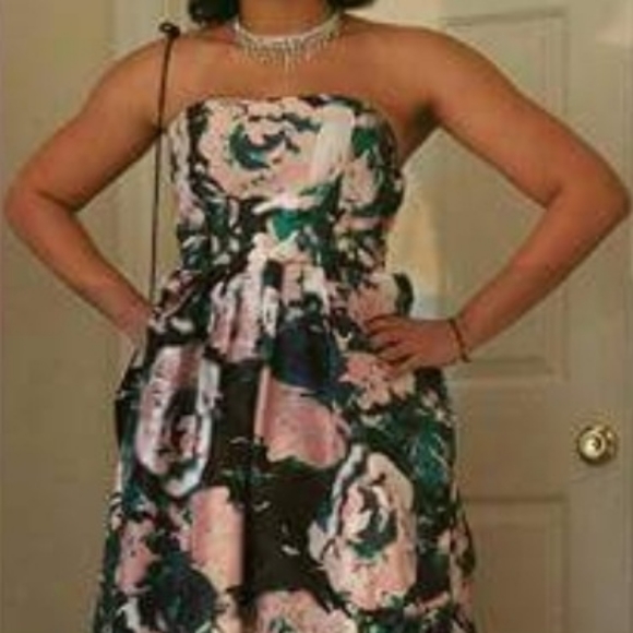 Adrianna Papell long gown - Picture 6 of 7